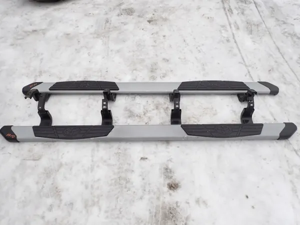Marches OEM 51083-YY070 pour Toyota Tundra image 3