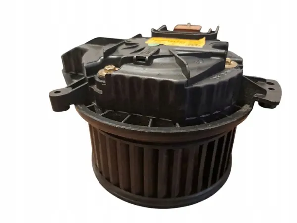 Audi A4 B6 sisätilatuuletin OEM 8E1820021B image 4