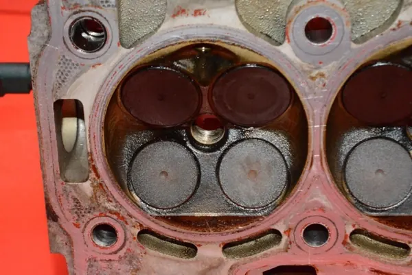 Culasse Moteur OEM 03C103358BF Occasion image 8