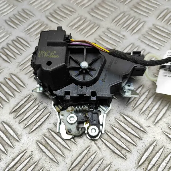 Bakluckslås Mercedes-Benz C W205 2017 image 3