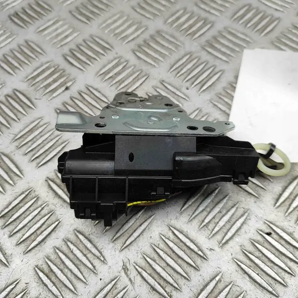 Bakluckslås Mercedes-Benz C W205 2017 image 4