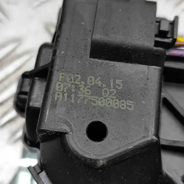 Bakluckslås Mercedes-Benz C W205 2017 image 6