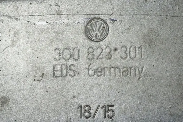 OEM 3G0823301 Paire de Charnières de Capot Passat B8 image 3