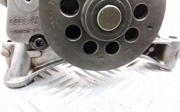 Bomba de aceite Skoda Octavia OEM 03L115105C - Usado image 4