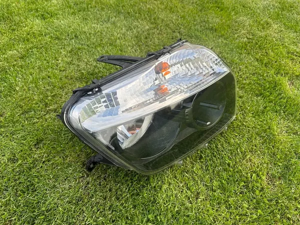 Oikea etuvalaisin Dacia Duster I 10-13 OEM 260101891R image 3