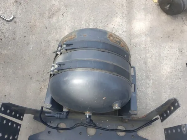 Luchttank Renault Range T OEM 21348713 - Gebruikt image 2
