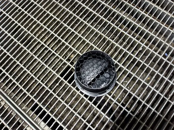 Grade de ventilação console Dacia OE 687608758R image 4