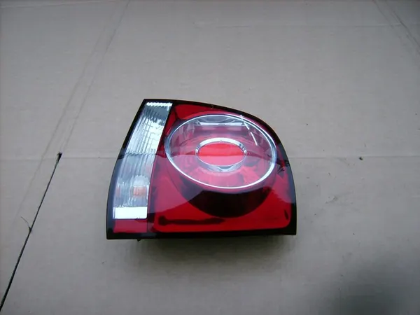 Volkswagen OE 6Q6945096T Luz trasera derecha image 8