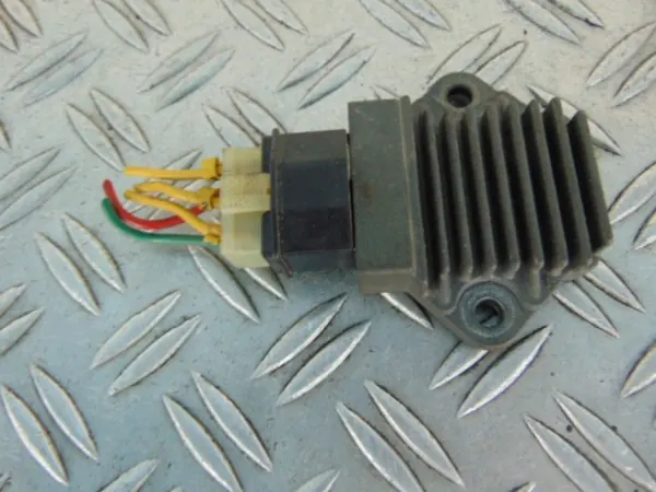 Honda NT 650 Jännitesäädin OEM 01 - Käytetty image 2