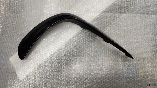 Mercedes CLE AMG bumperstrip links OEM A2368852502 image 2