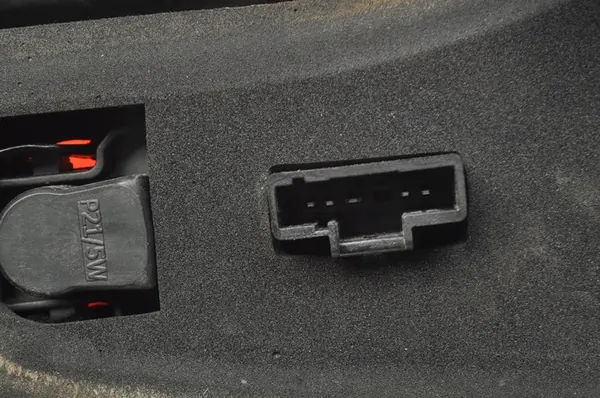 LÁMPARA TRASERA DERECHA DACIA SANDERO 8200734824 image 5