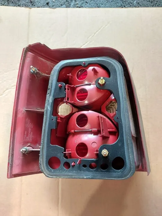 Luz trasera derecha VW Passat Variant (00-05) OEM 3B9 945 096AA image 2