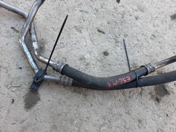 BMW E90/E92/E93 M3 Ölleitung OEM 2284077 image 3