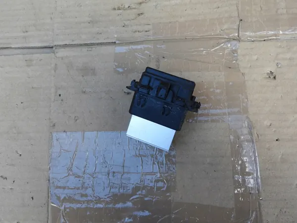 Resistor de ventilador MINI R55 R56 9286870-01 image 2