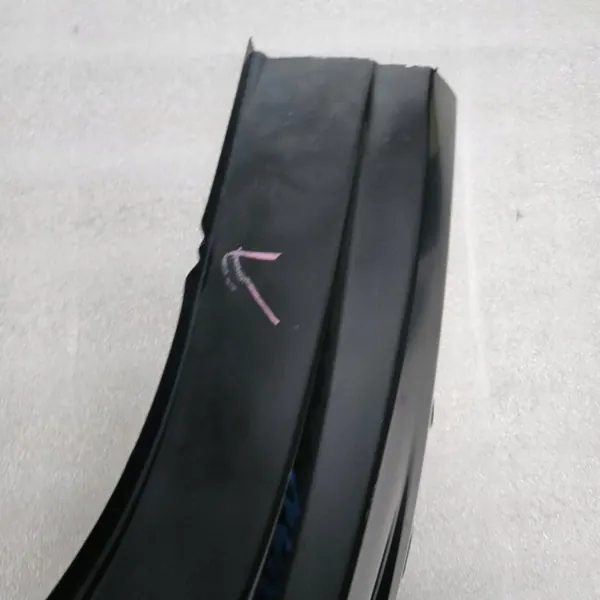 Soleira porta esquerda VW Tiguan II OEM 5NA809843A image 4