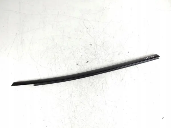 Tesla Model S Takaikkunan lista OEM 160017700 image 2