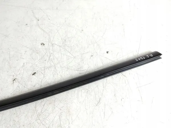 Tesla Model S Takaikkunan lista OEM 160017700 image 3