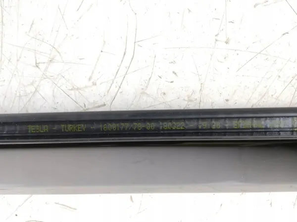 Tesla Model S Takaikkunan lista OEM 160017700 image 5