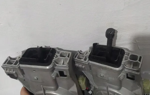 Fecho porta-malas Mercedes OEM A0999064703 - Usado image 4