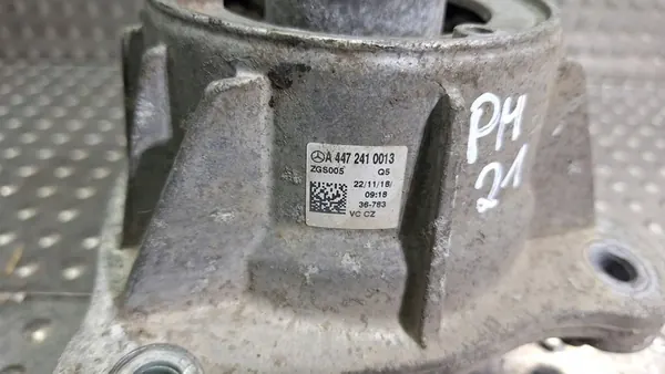 MB VITO W477 2014 2.2 CDI Engine Mount Right A4472410013 image 5