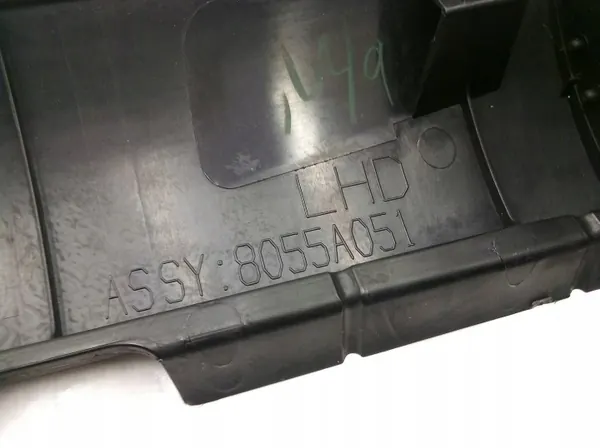 Mitsubishi Outlander III grillskydd OEM 8055A051 image 10