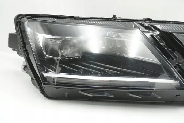 Farol LED direito Skoda Octavia MK3 5E1941018E image 2