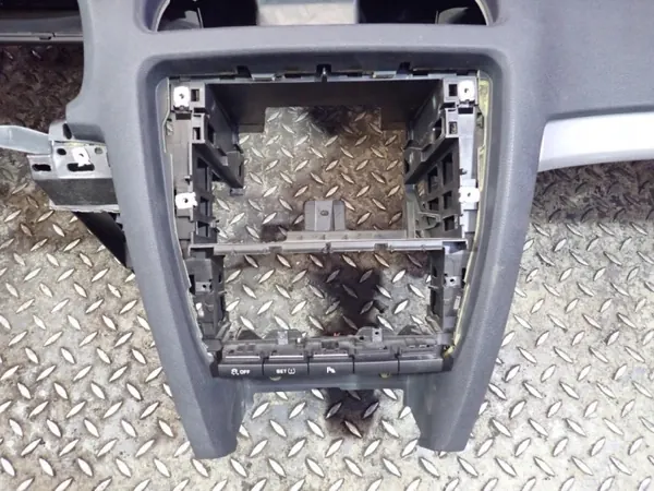Tableau de bord OEM Zawada-381040- pour Skoda Octavia II Lift image 5