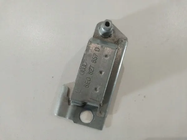 Audi A3 S3 8P 2005 Takakilvenvalo OEM 8E0827657D image 4