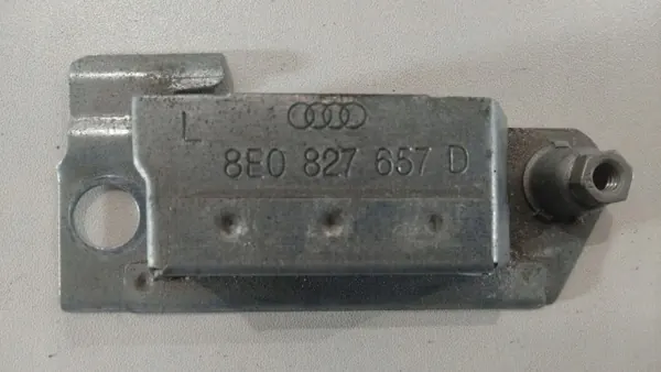 Audi A3 S3 8P 2005 Takakilvenvalo OEM 8E0827657D image 5