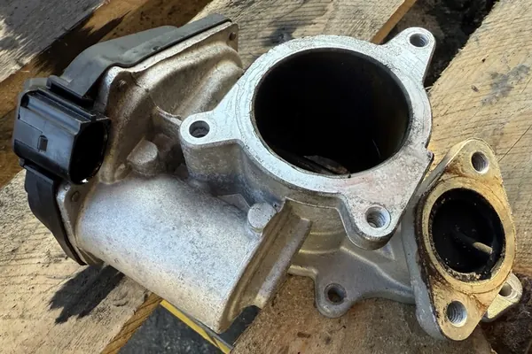 EGR-venttiili Audi A4 B7 A6 C6 2.0 TDI 03G131501J image 10