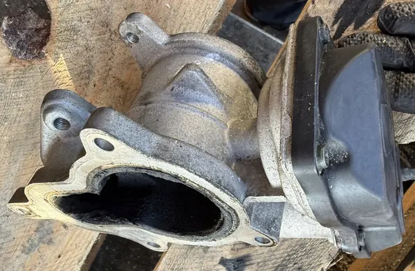 EGR-venttiili Audi A4 B7 A6 C6 2.0 TDI 03G131501J image 7