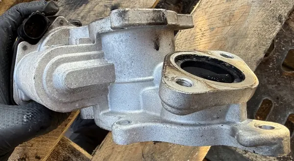 EGR-venttiili Audi A4 B7 A6 C6 2.0 TDI 03G131501J image 8