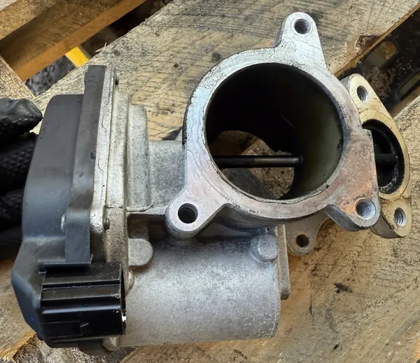 EGR-venttiili Audi A4 B7 A6 C6 2.0 TDI 03G131501J image 9