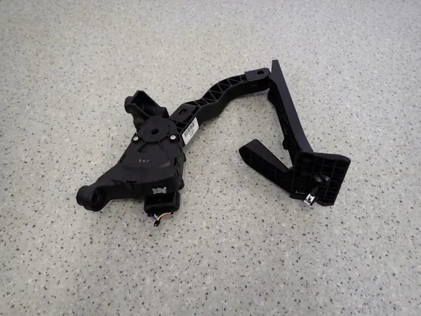 Pédale d'accélérateur OEM IE30214C-3Z000 pour Hyundai i40 1.7 CRDI image 2