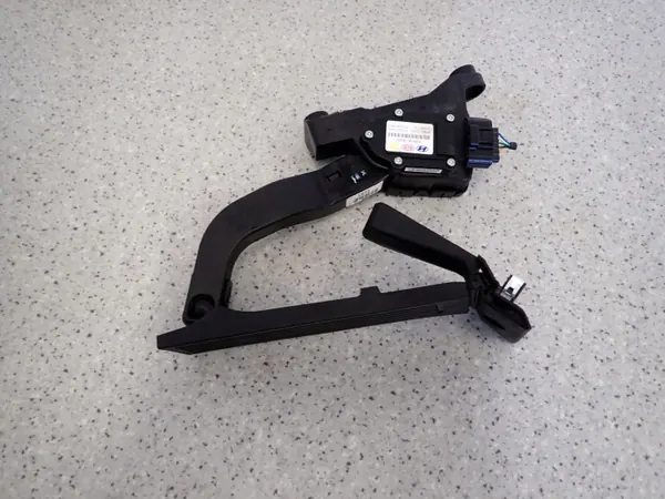 Pédale d'accélérateur OEM IE30214C-3Z000 pour Hyundai i40 1.7 CRDI image 3