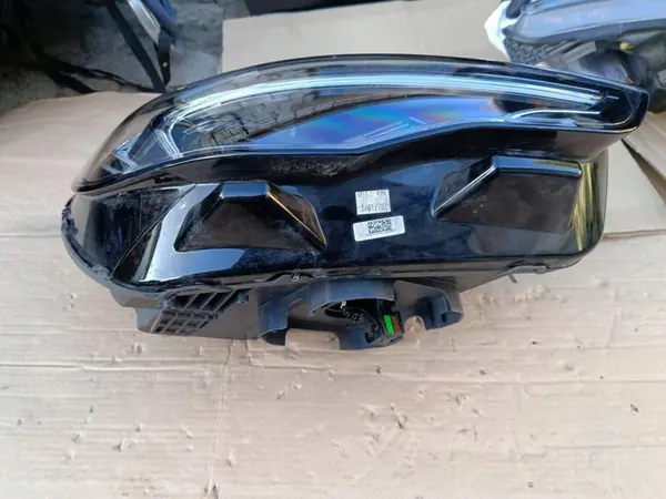 Lámpara LED derecha Opel Grandland X YP00015980 image 3