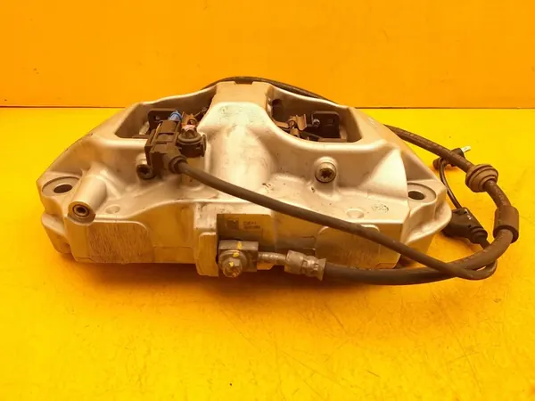 Oikea etujarrusatula Mercedes-Benz GLB x247 AMG A35 OEM image 3