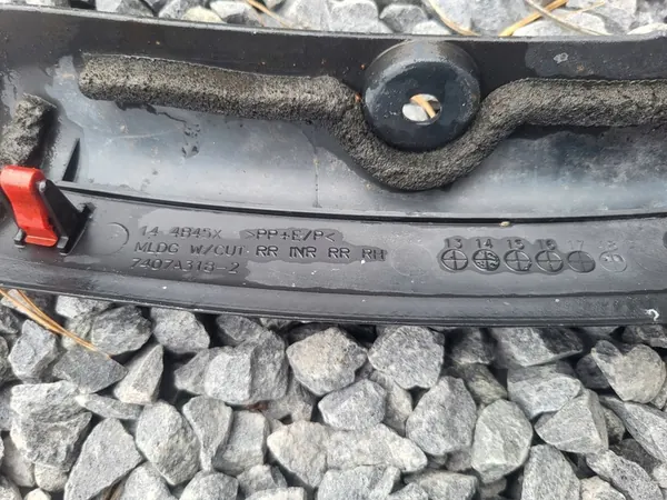 Mitsubishi Outlander III Takapuskurin Trimma Oikea 7407A318 image 3