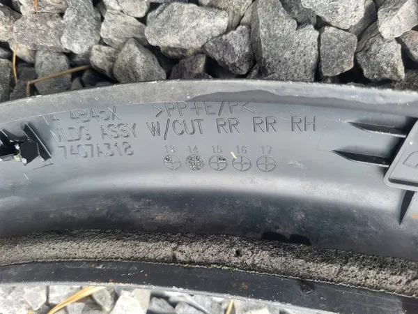 Mitsubishi Outlander III Takapuskurin Trimma Oikea 7407A318 image 4