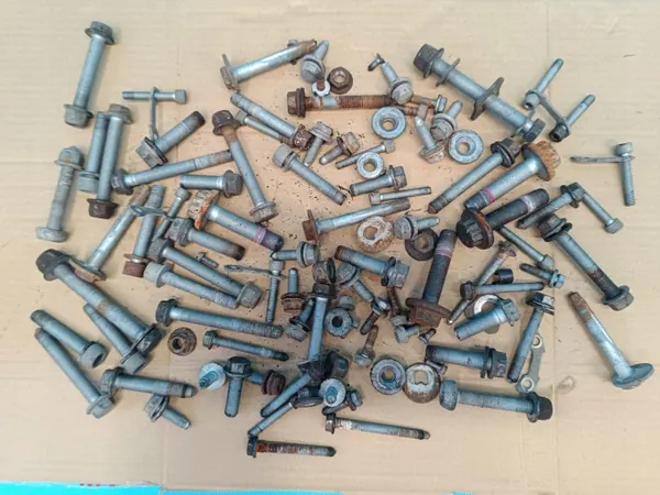 Jousitusruuvit OEM 6,20KG Skoda Superb 3 Combi:lle image 2