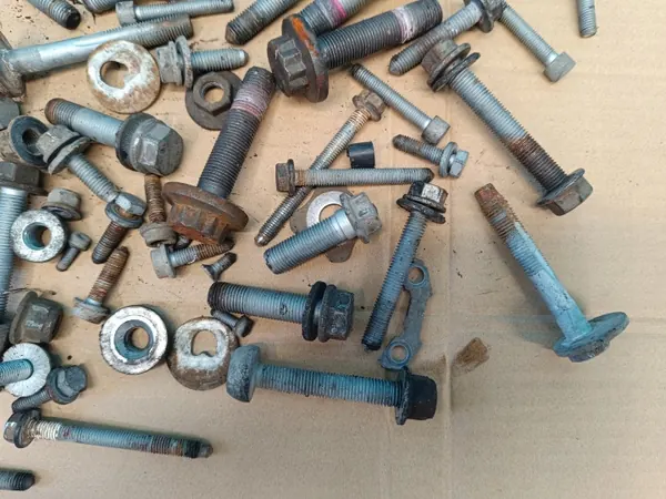 Jousitusruuvit OEM 6,20KG Skoda Superb 3 Combi:lle image 3
