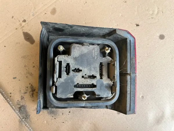 Luz Trasera Izquierda Volkswagen Transporter T4 90-96 HELLA image 2