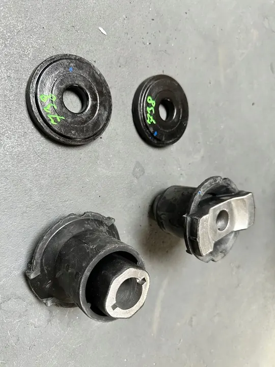 DODGE DURANGO Främre Nedre Bussning 52124861AB image 2