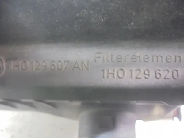 VW Volkswagen Golf 3 MK3 Ilmansuodattimen Kotelo 1H0129607AN image 2