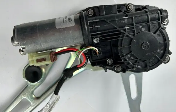 Actuador maletero Mercedes OEM 0390204124 - Usado image 4
