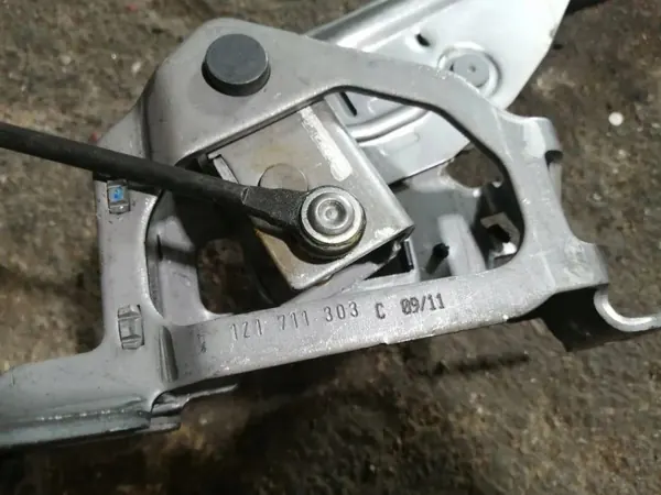 Handbromsspak OEM 1Z1711303C för Skoda Octavia II image 3