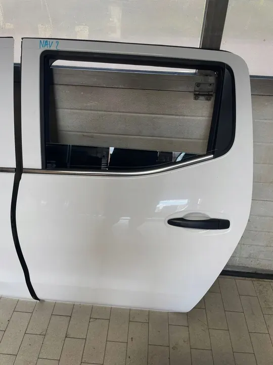 Komplett Dörrfönster Nissan Navara NP300 image 2