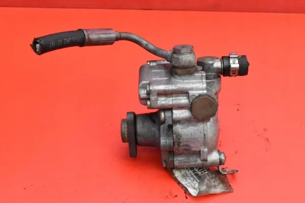 Bomba dirección asistida 6780848 BMW E60 E61 2.0D 177CV LIFT 07-10 image 3