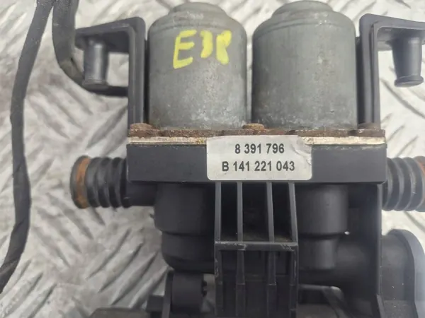 Válvula de control de refrigerante OEM 8391796 para BMW 7 E38 image 4