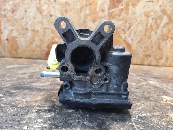 EGR-venttiili Nissan Navara D40 Pathfinder R51 2.5 DCI OEM image 4